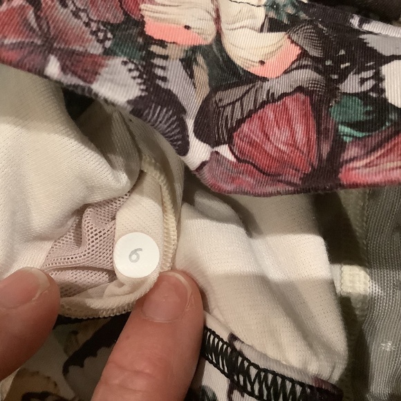 Lululemon Super Sport Tank Mini Pop Stripe So Fly Butterfly Size 6 - Picture 11 of 12